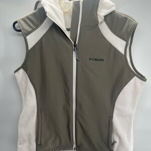 Columbia Grey‎ & White Vest